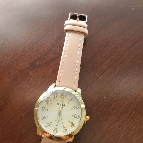 NEW WATCH. Quartiz  ELEGANT - Picture 2 of 4